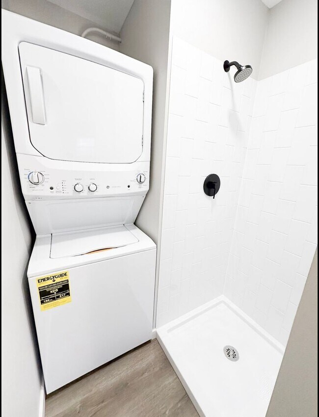 Building Photo - 2008 Juniper Dr