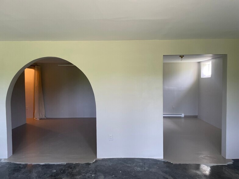 master and 2nd bedroom - 387 Eichybush Rd