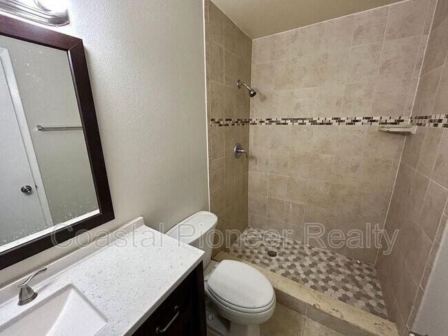 Building Photo - 1042 Axlewood Cir