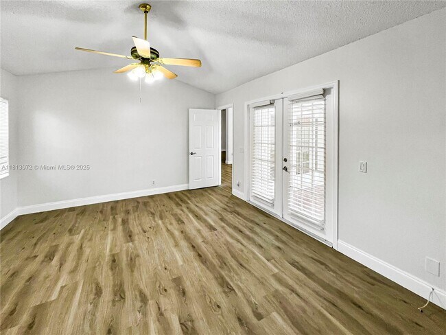 Building Photo - 841 Stanton Dr