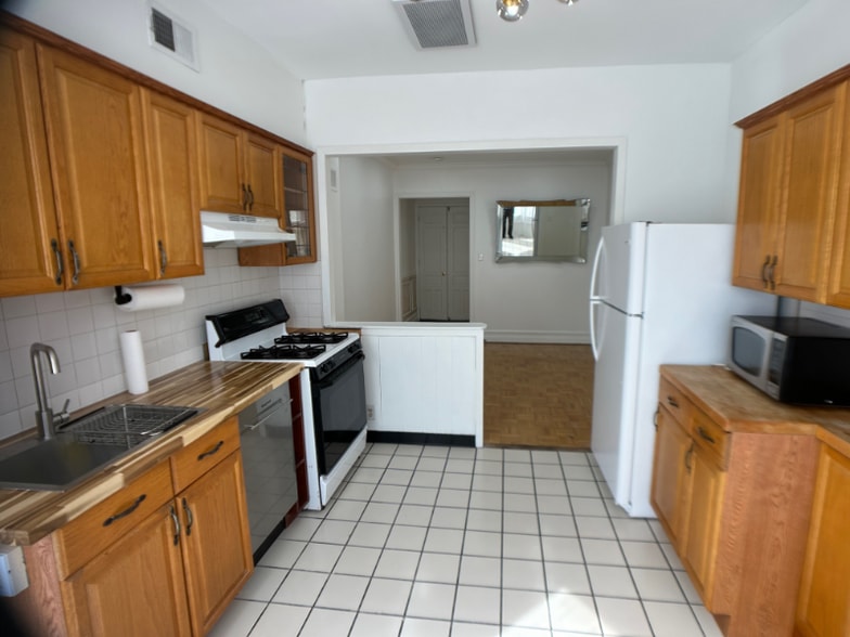 Building Photo - 855 N 23rd St