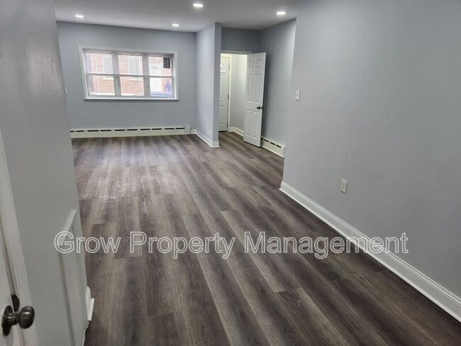 Building Photo - 1344 S 9th St