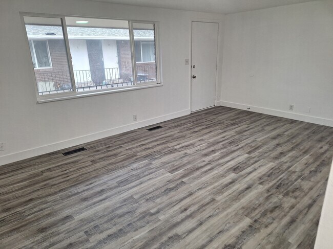 Building Photo - Roy 4-plex 2002