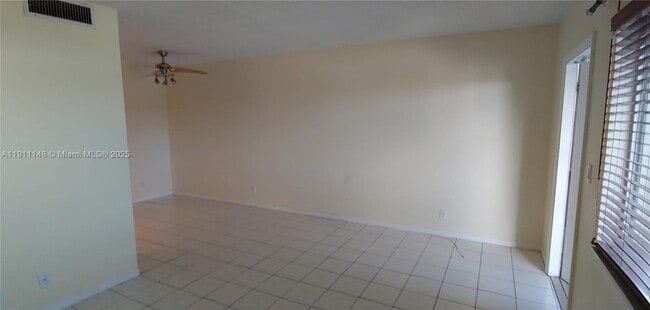 Building Photo - 1400 NE 54th St