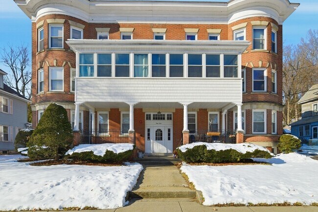 Building Photo - 44 Bardwell St