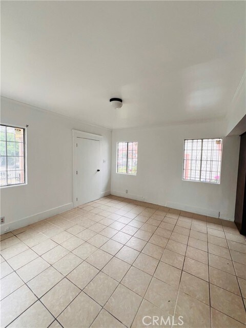 Building Photo - 1738 W 38th St