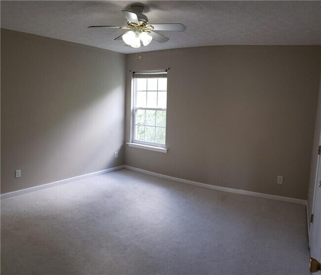Building Photo - 204 Wild Flower Ln