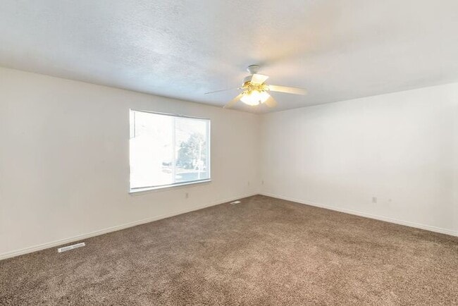 Building Photo - Peaceful Provo Townhome