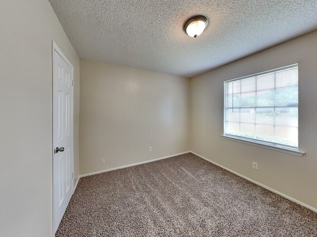 Building Photo - Cozy 3bd/1.5bth Home!!