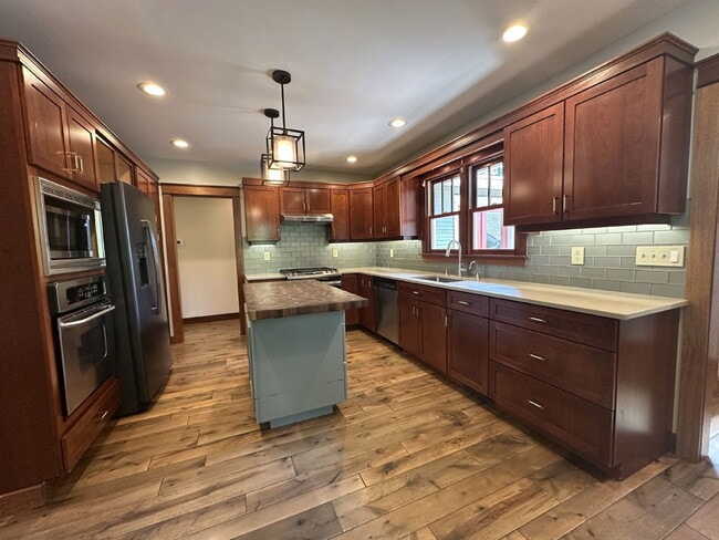 Building Photo - 607 NW Federal St