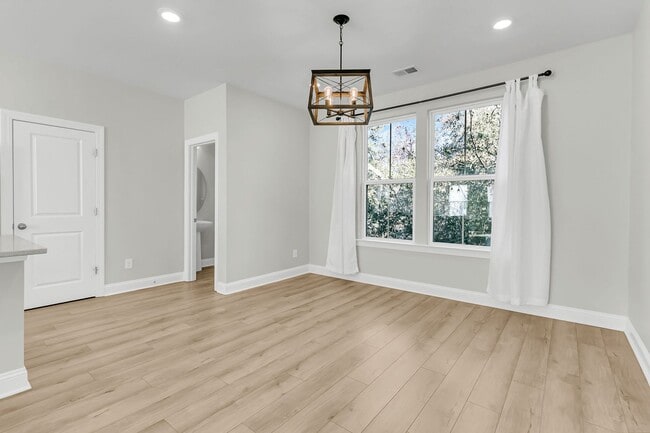 Building Photo - Gorgeous 3-Story Townhome in Park Circle | 3BR + Flex Space + Garage