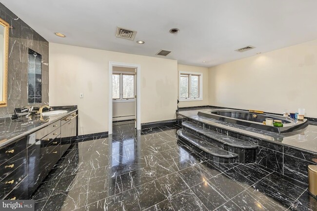 Building Photo - 1322 Commissioners Rd