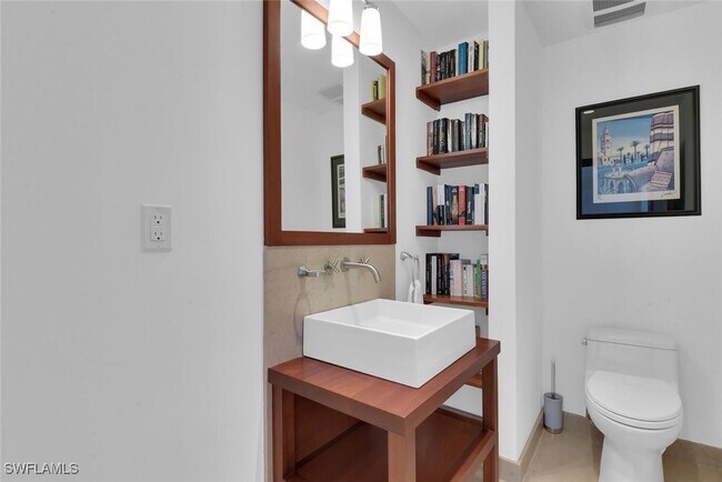 Building Photo - 795 18th Ave S