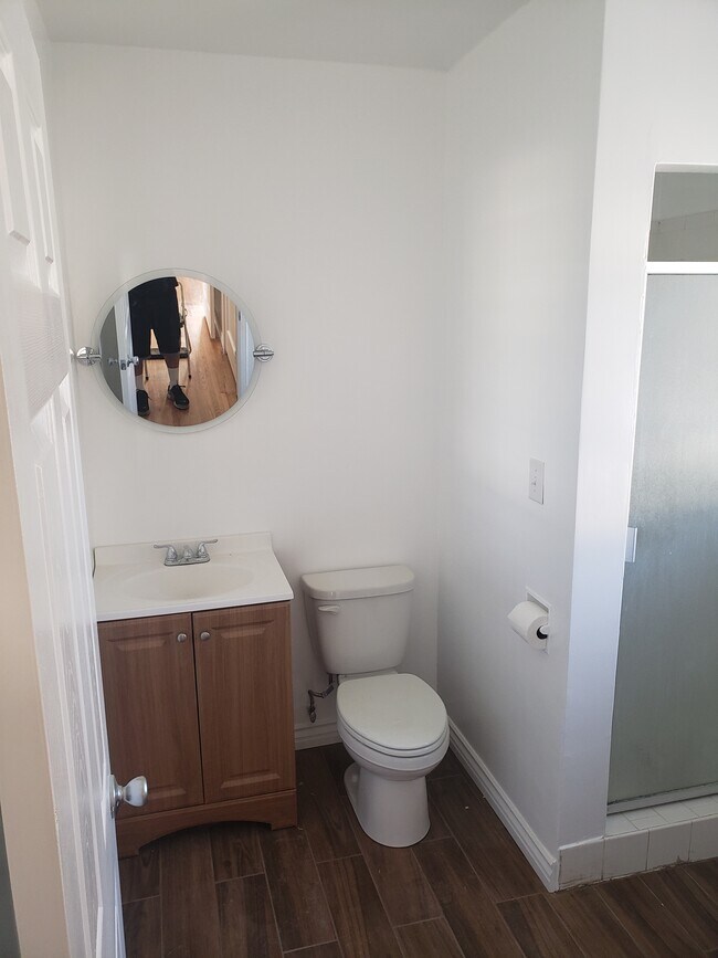 Building Photo - 731 E Providencia Ave