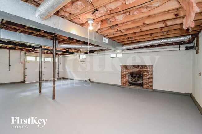 Building Photo - 1085 N Peace Haven Rd