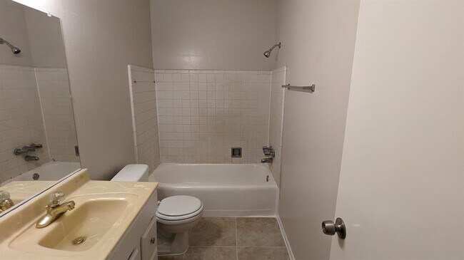 Building Photo - 6815 Moss Oaks Dr