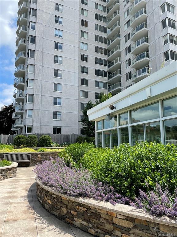 Building Photo - 3333 Henry Hudson Pkwy