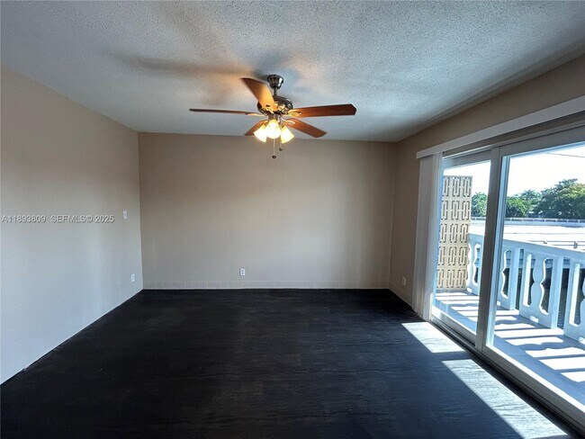 Building Photo - 3049 NW 9th Ave