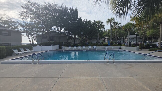 Building Photo - 2 Bedroom 2 Bath Condo just 10 Minutes from Downtown St Augustine and Beaches
