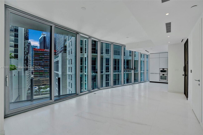 Building Photo - 300 Biscayne Blvd Way