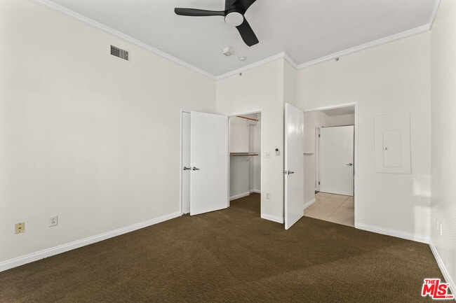 Building Photo - 388 E Ocean Blvd