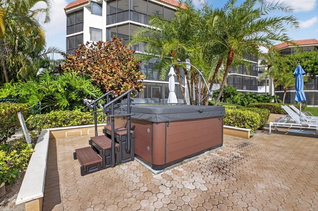 Building Photo - 899 Jeffery St