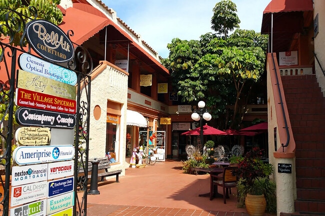 Building Photo - 214 Lucerne Dr