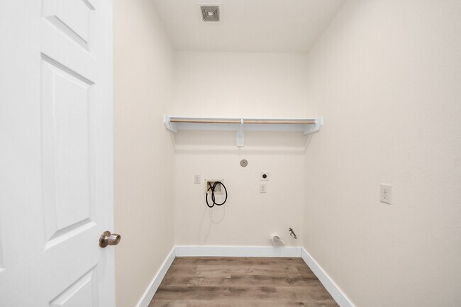 Building Photo - 6827 Mcwilliams Dr