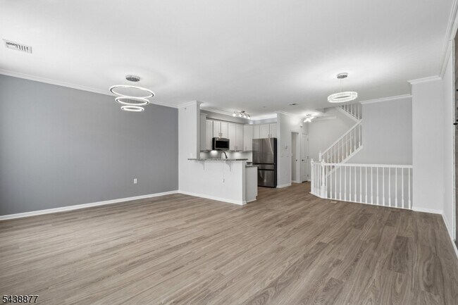 Building Photo - 612 Lopez Ln