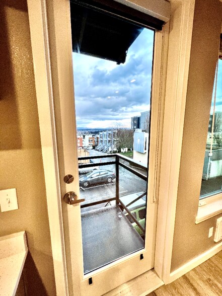 Building Photo - 2330 Yakima Ct