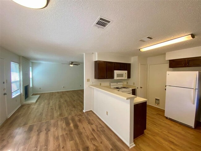 Building Photo - 8607 Cretys Cove