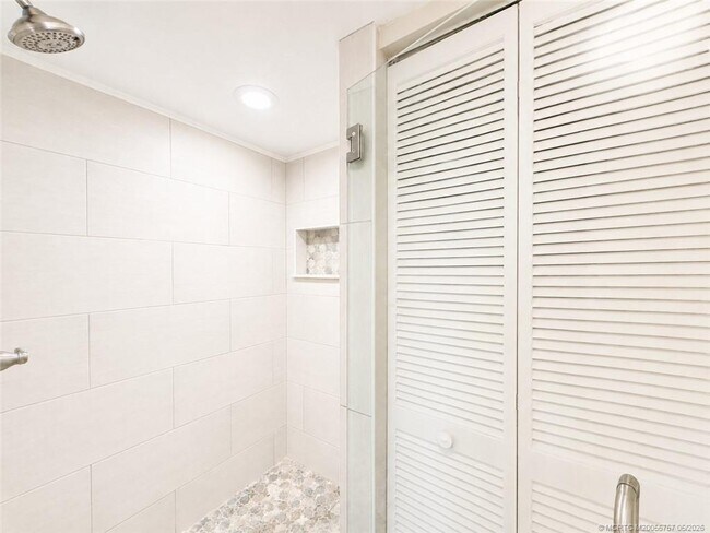 Building Photo - 7430 S Ocean Dr