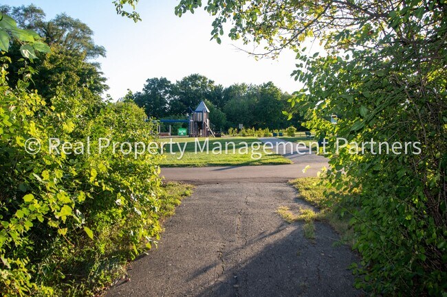 Building Photo - 2 Bed, 1 Bath Lower-Level Unit with Garage Parking and Trail Access