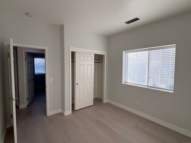 Building Photo - 615 Blue Mountain Way