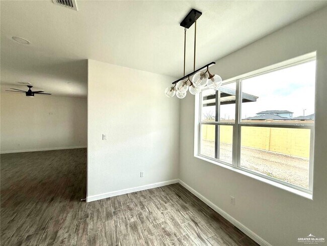 Building Photo - 15 N Crown Ln