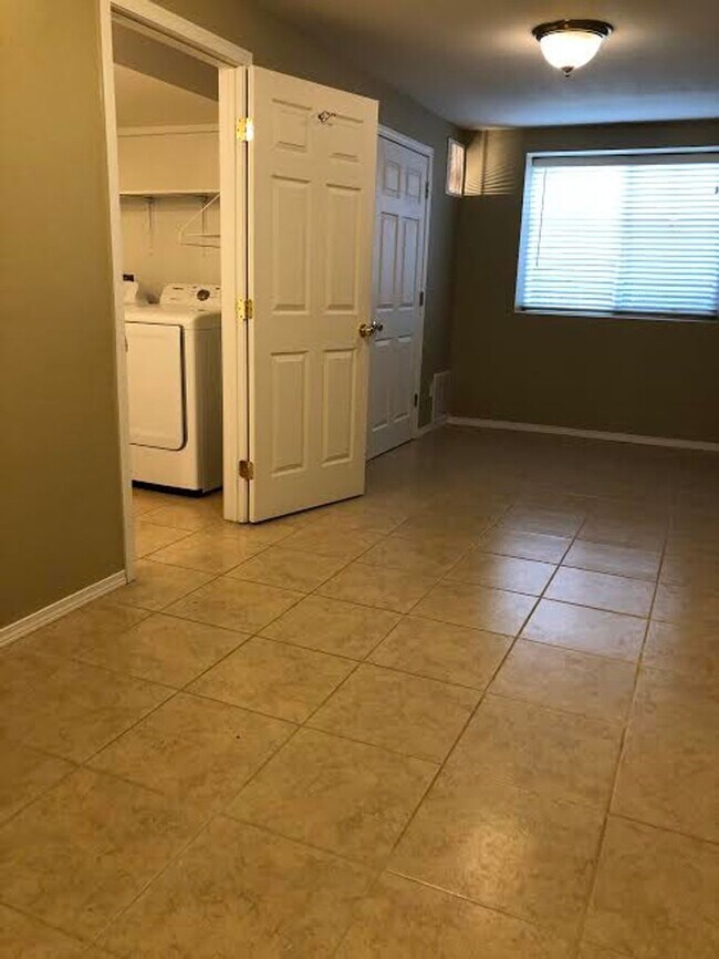 Building Photo - 2662 Bannister Ct