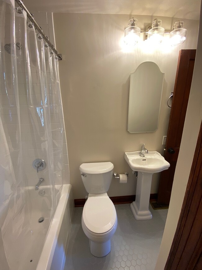 Building Photo - 604 W Worley St