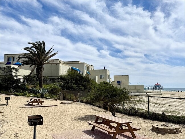Building Photo - 711 Pacific Coast Hwy