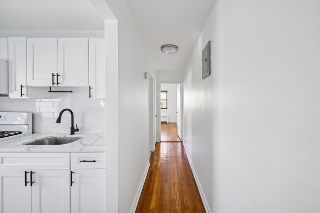 Building Photo - 165 Vroom St