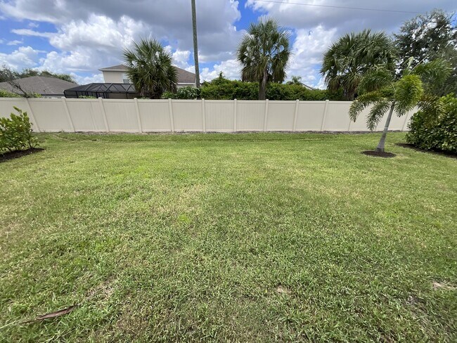 Building Photo - 11368 Canopy Loop