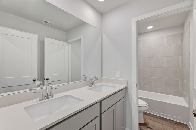 Building Photo - 7762 Bergamot Cir