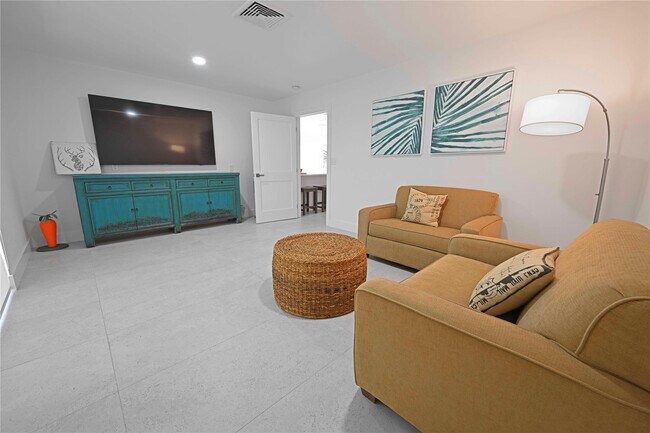 Building Photo - 114 N Beach Rd