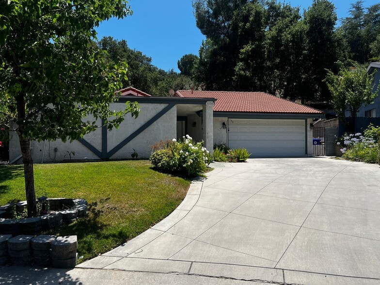 Primary Photo - 23328 Alamos Ln