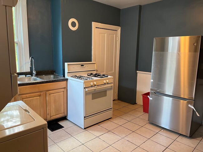 Building Photo - 1917 Tours St