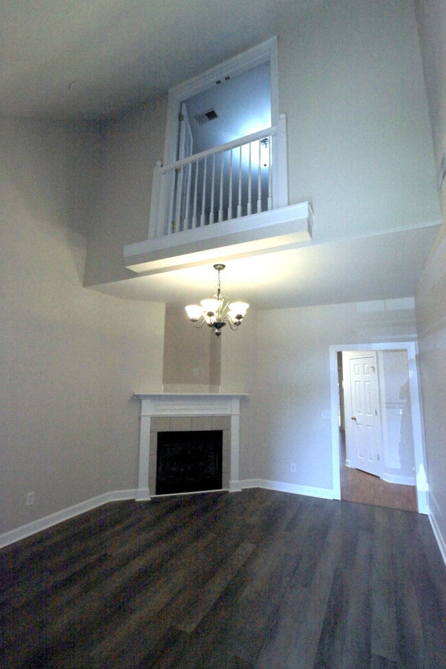 Building Photo - 2207 Stanford Ct