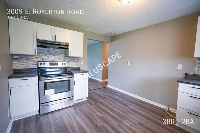 Building Photo - 3009 E Royerton Rd