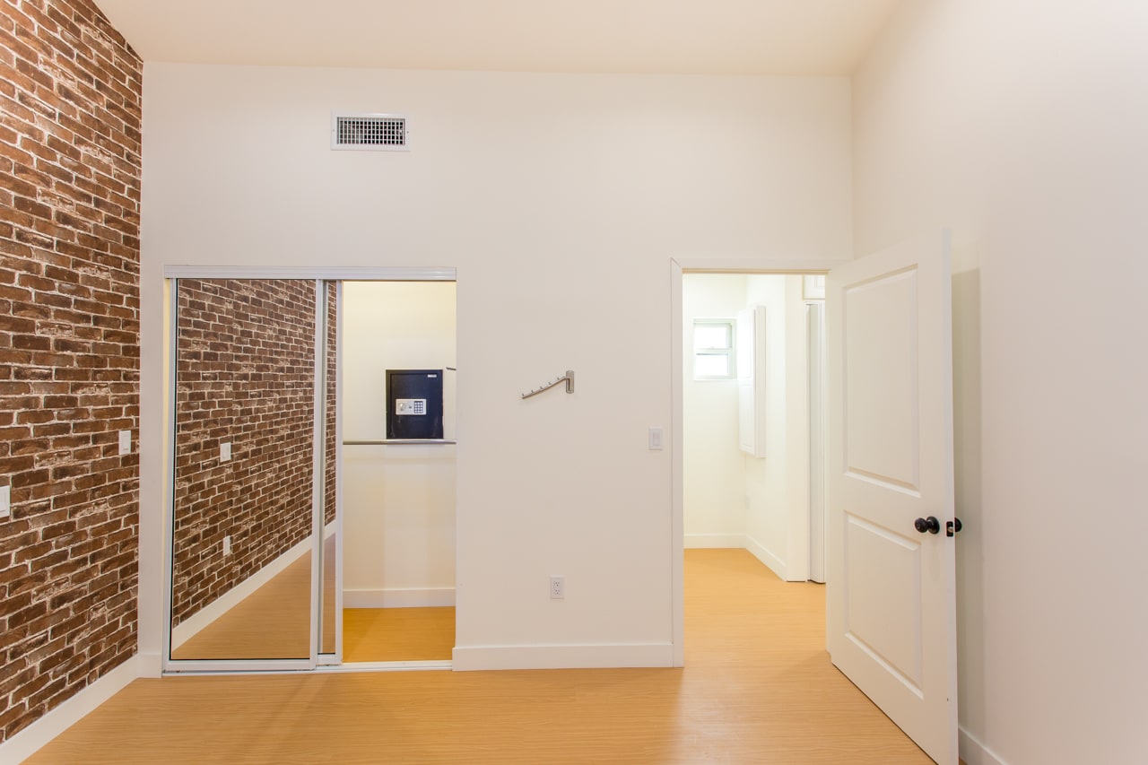 Building Photo - 5401 W 83rd St
