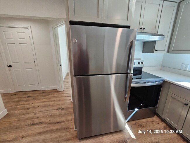 Building Photo - 408-410 SW Elmwood Ave