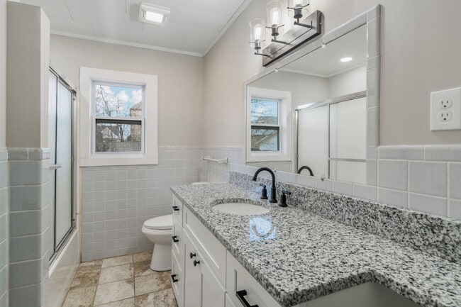 Building Photo - 117 Gayle Ave