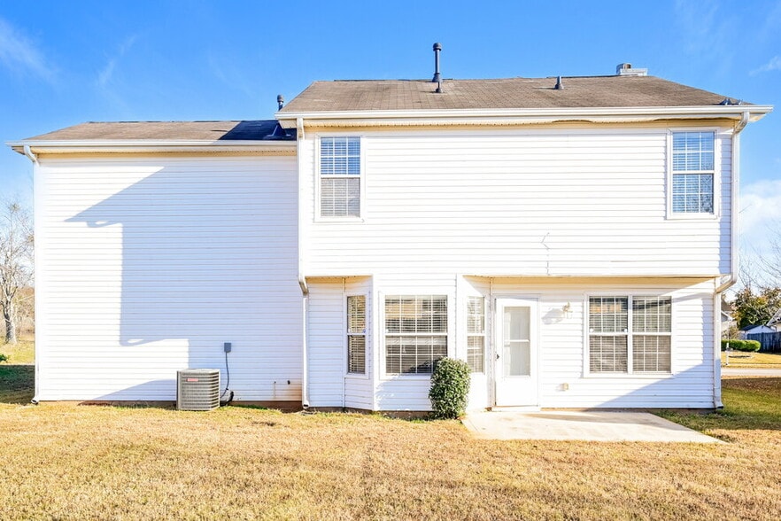 Building Photo - 5055 Towne Park Dr